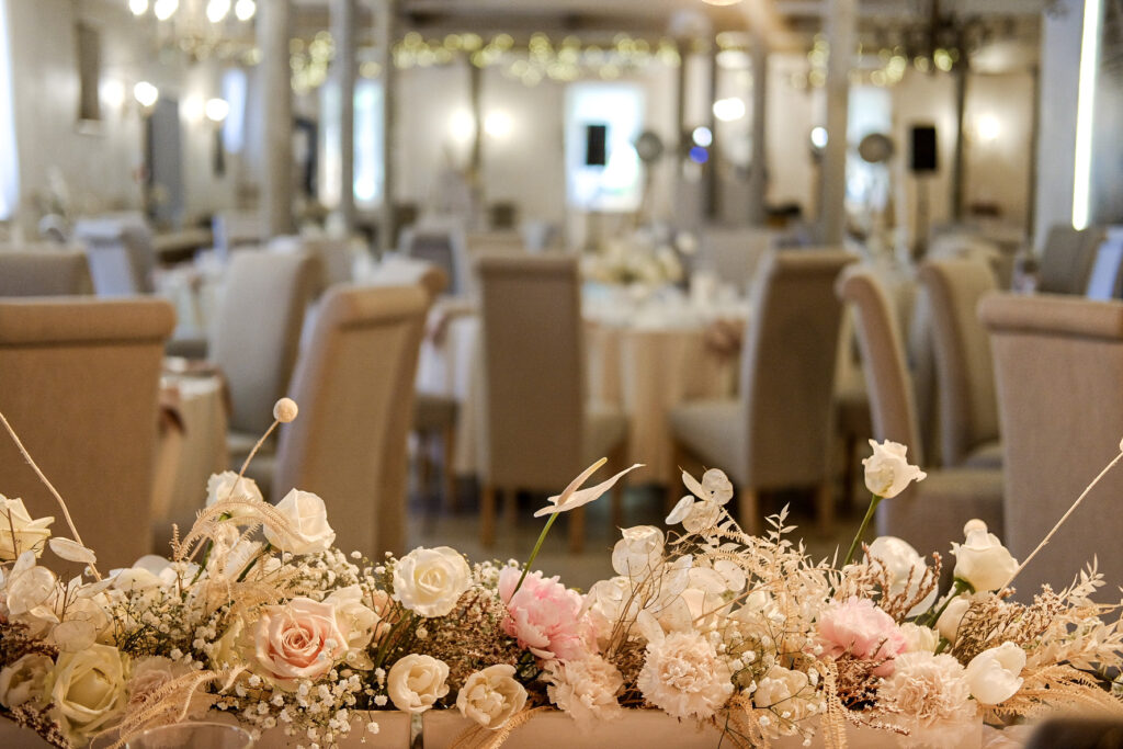 dekoracje ślubne sali weselnej glamour Folwark Dajak Kolczkowo